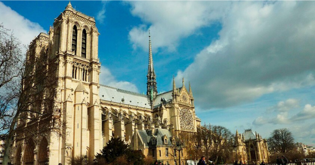 Inscrivez vous à la messe de vendredi prochain 3 1024x536 - Incendie à Notre-Dame : une partie de l’âme de la France a brûlé