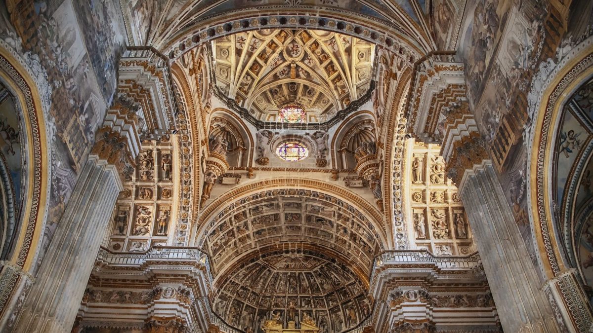 Cathedrale interieur 1200x675 - Les cathédrales ont germé dans l’âme des premiers chrétiens