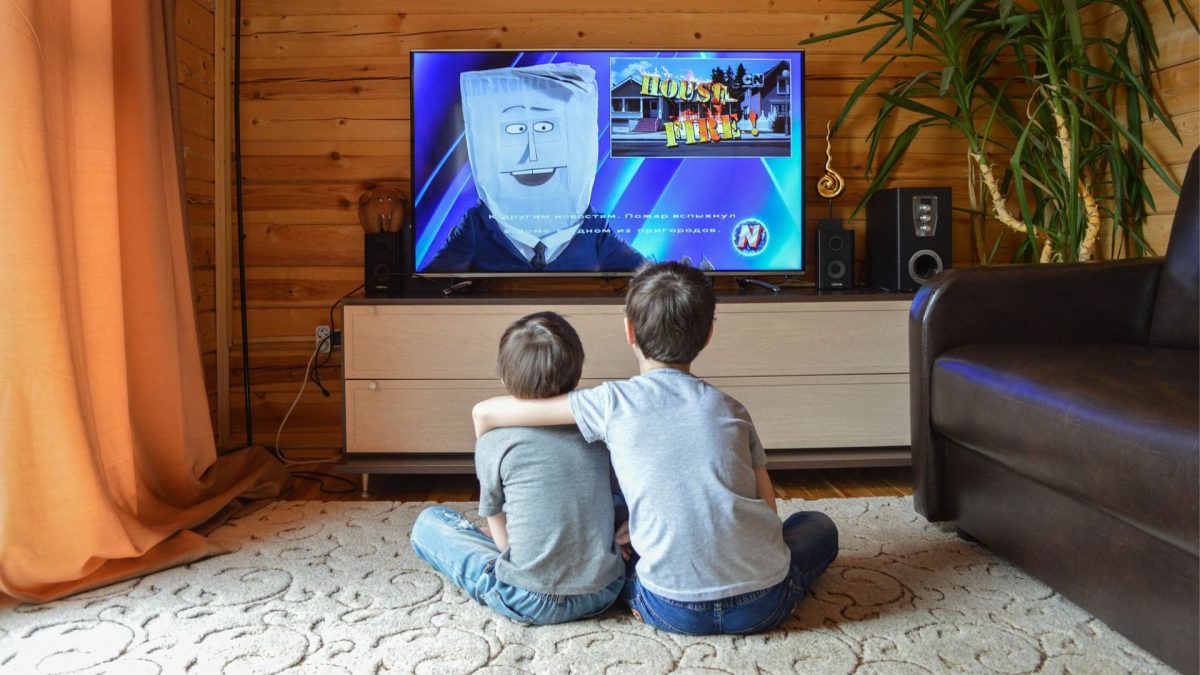 television enfants 1200x675 - Contemplation et dispersion