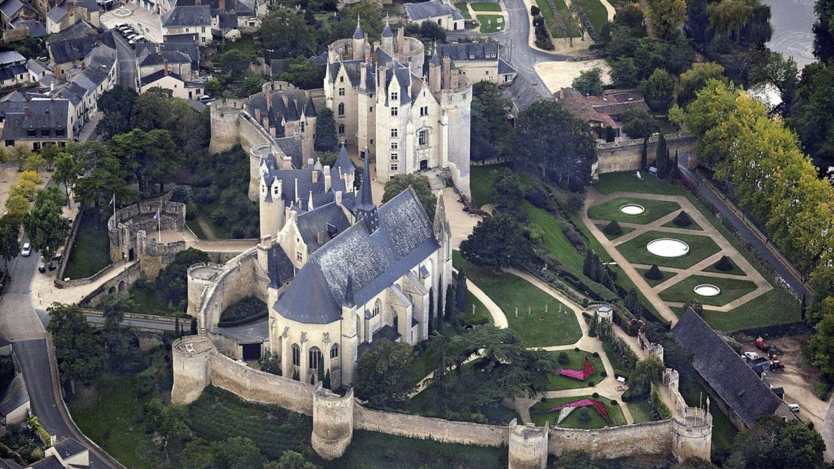 chateau 1200x675 - Montreuil-Bellay : équilibre entre bellicisme, beauté et … pénitence !