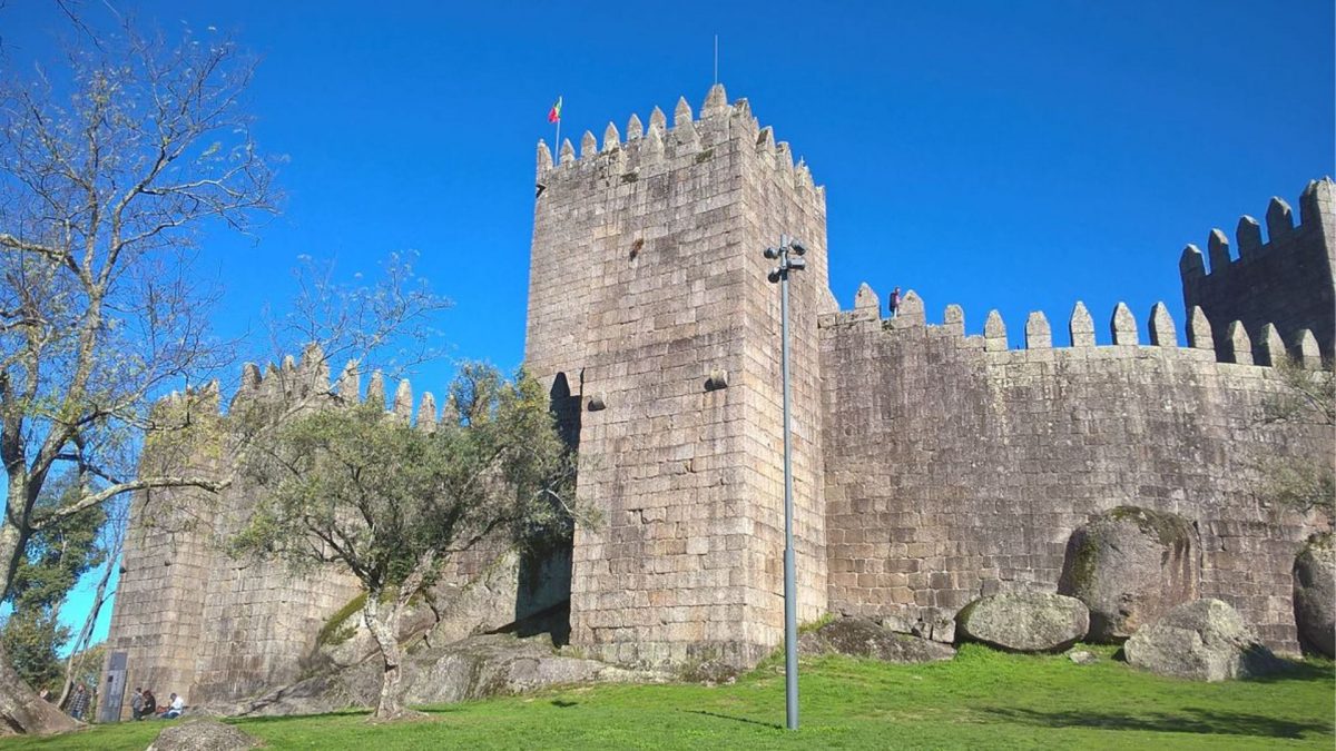 article 3 1200x675 - Château de Guimarães : amabilité, gentillesse, hospitalité et combativité