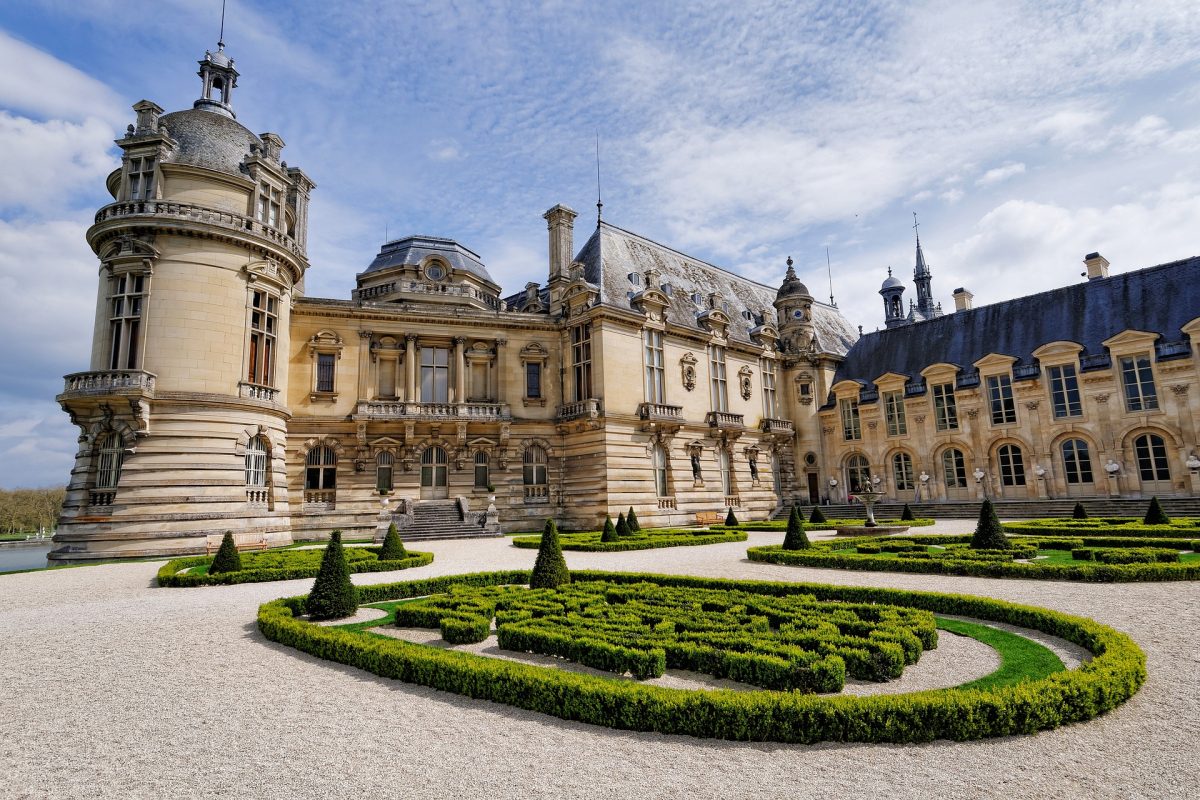 chateau 2353148 1920 1200x800 - Le Château : résidence des nobles, fierté de la communauté féodale